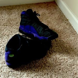 these are jordan’s they are in very good condition and clean.